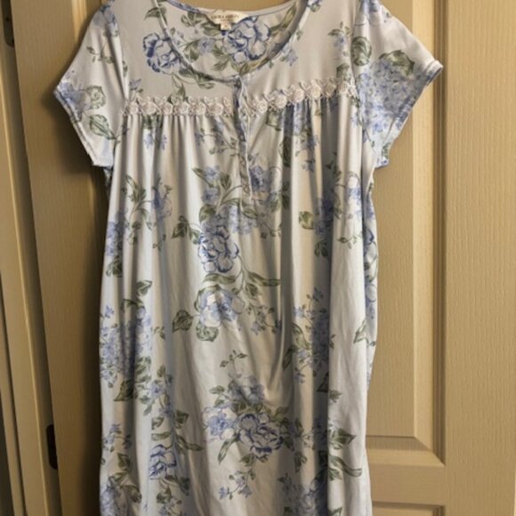 Laura Ashley M Sleep or Loungewear Floral Brushed Poly Button Short Sleeve 36" - Picture 1 of 6
